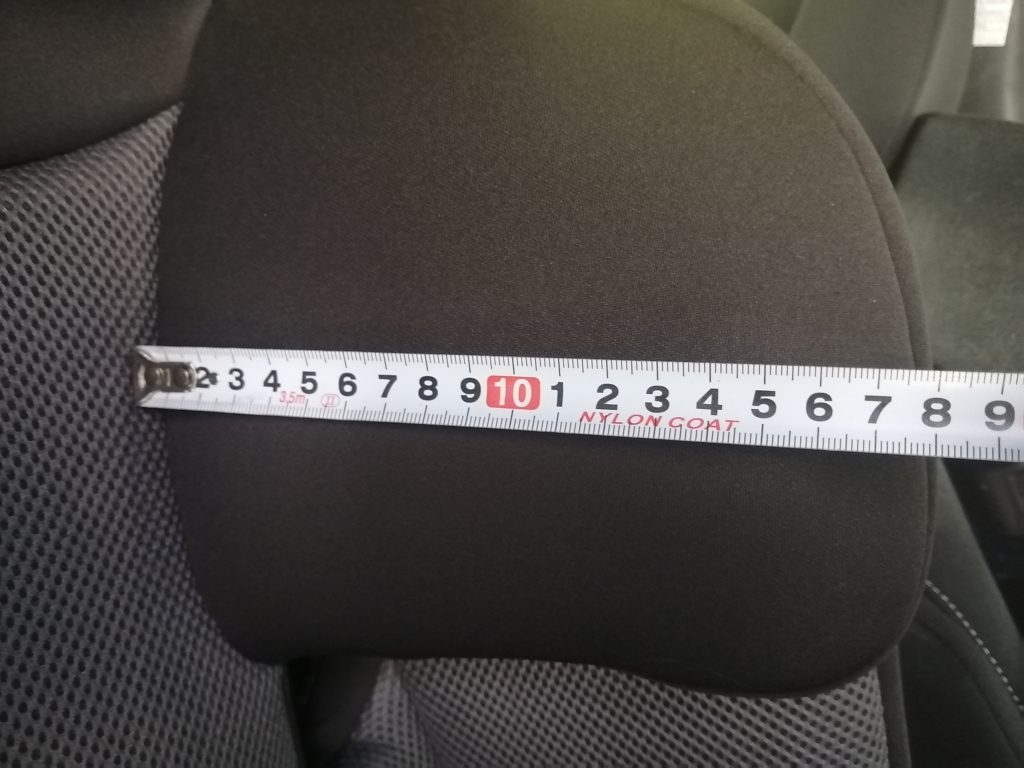 ヘッドレストの厚み